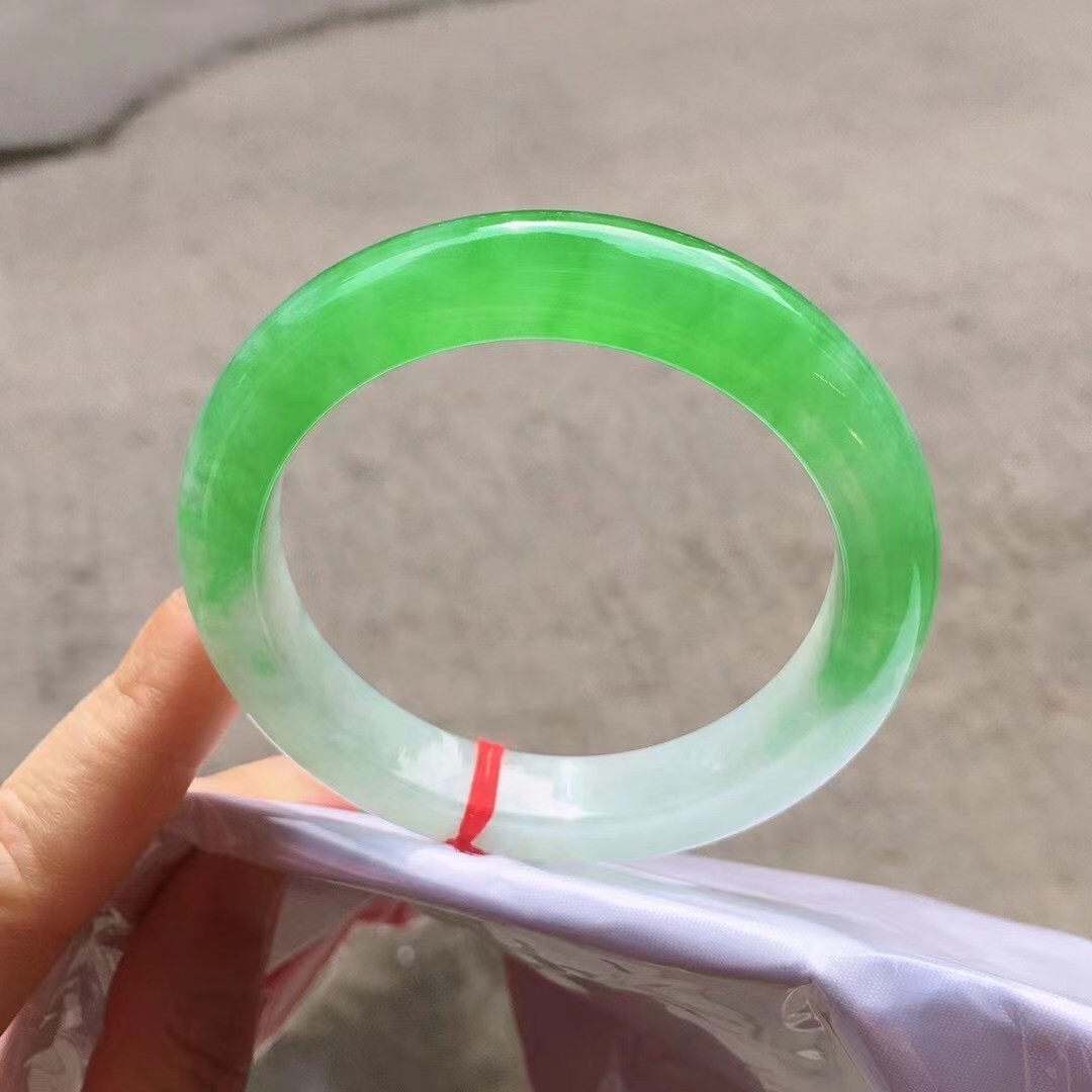 高端翡翠手鐲回收.jpg 高端翡翠手鐲回收.jpg
