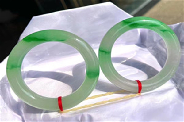 糯種翡翠手鐲 糯種翡翠手鐲